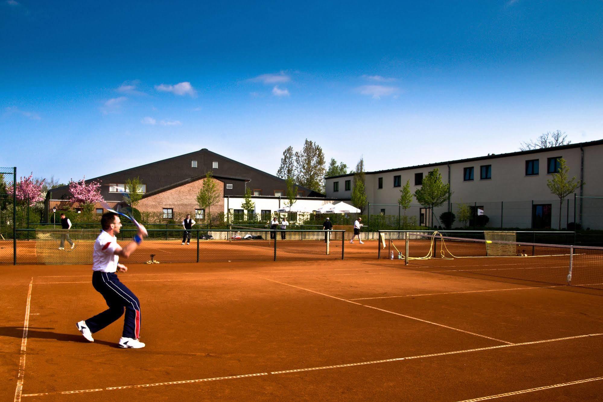 Lavital Sport- & Wellness Hotel Wesendorf Buitenkant foto