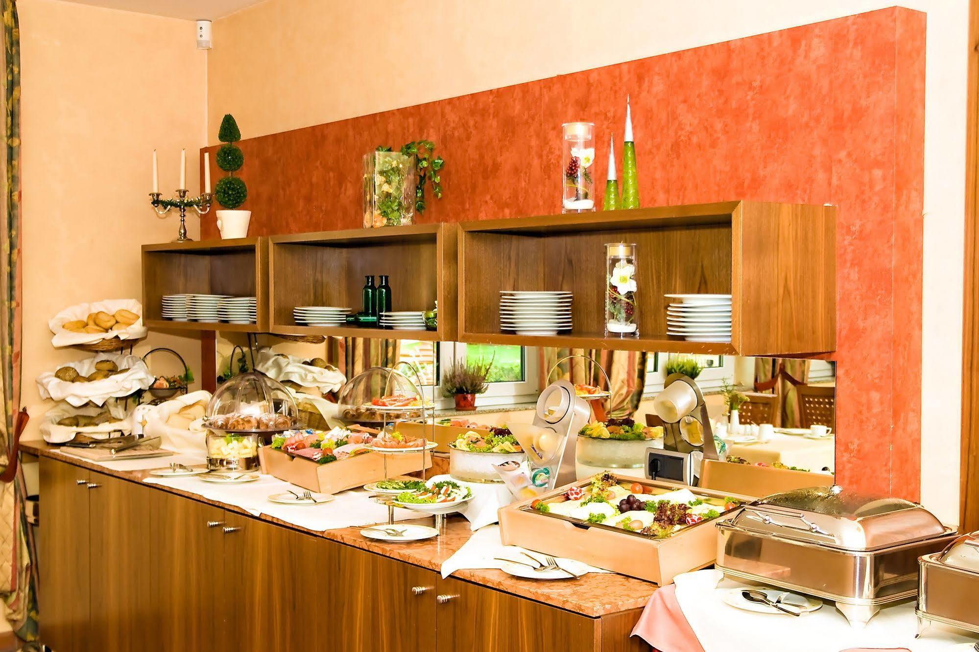 Lavital Sport- & Wellness Hotel Wesendorf Buitenkant foto